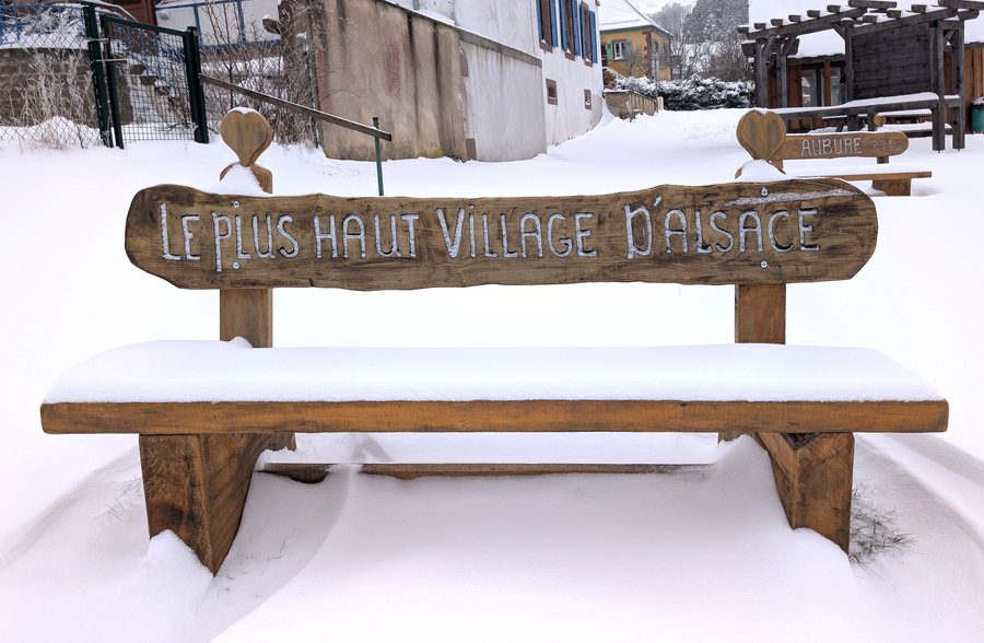 File:Banc enneigé (Aubure) (1).jpg