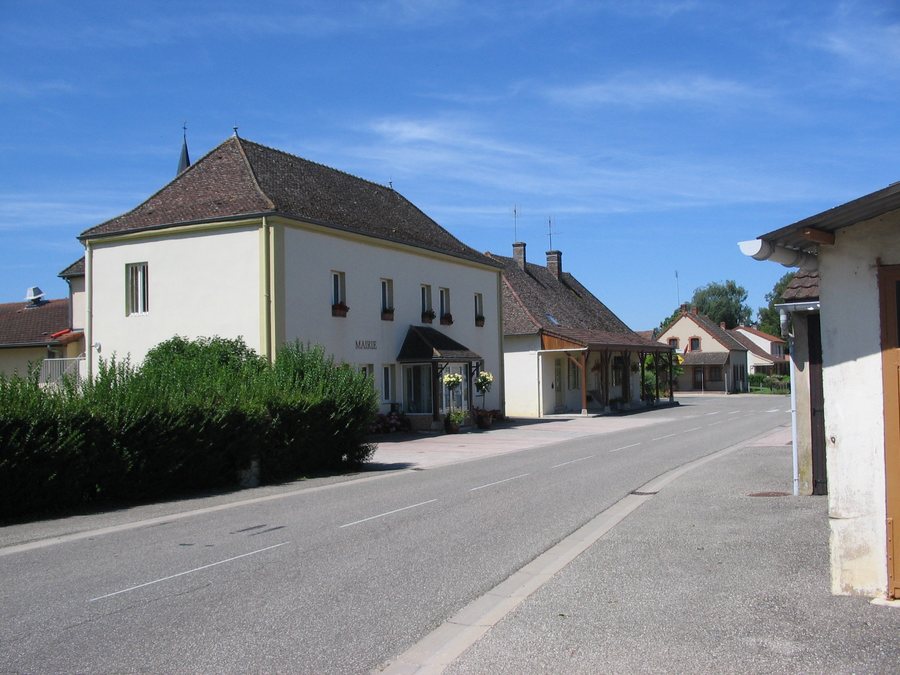 File:Mairie-montret-2012.JPG