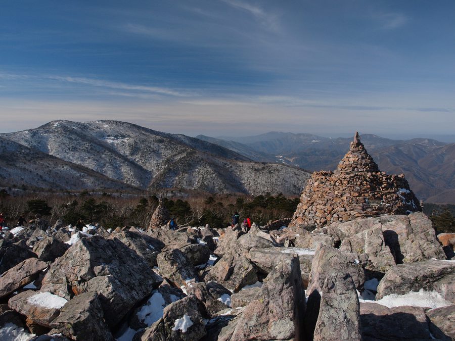 Hauptgipfel des Taebaeksan, von Munsubong aus gesehen