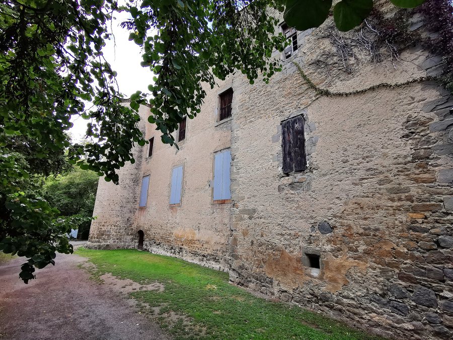 File:Leuc (Aude), château (106).jpg