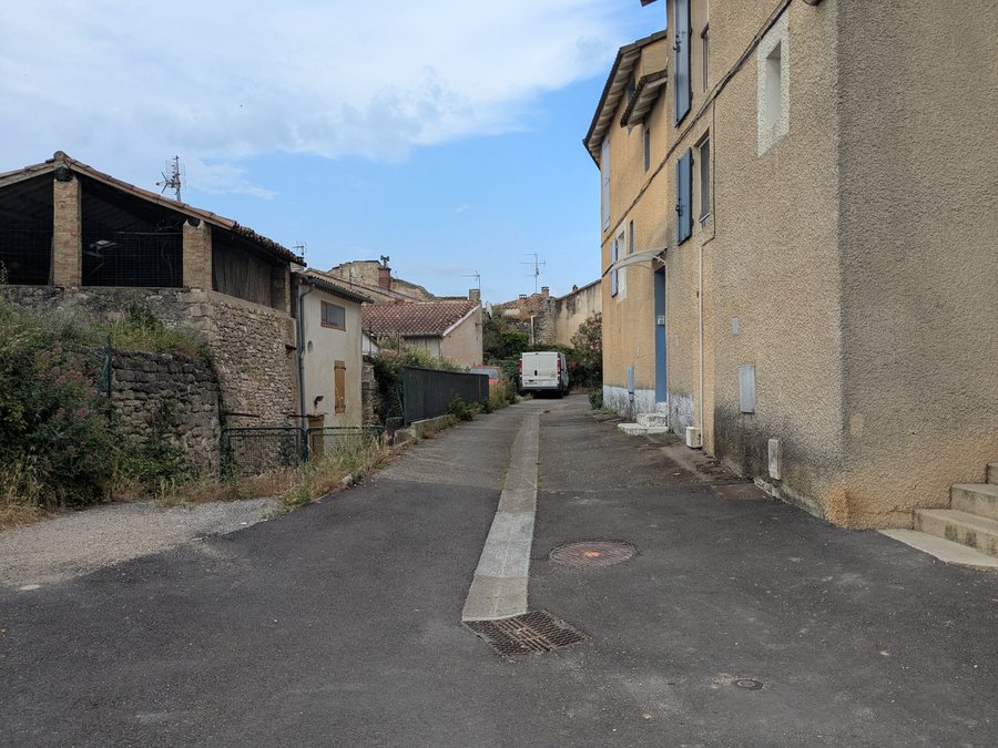 File:Malemort-du-Comtat - Boulevard de Calvias (juin 2025).jpg