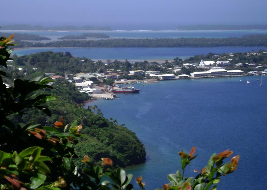 Blick vom Mount Talau auf den Hafen von Neiafu und die Küste von Vavaʻu
