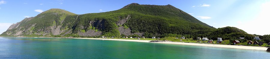 Il villaggio di pescatori Bøvær a Senja sulla costa norvegese