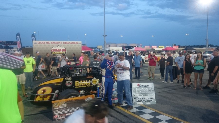 Lucas Oil Raceway visto dall'area della pista