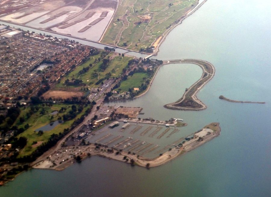 Veduta aerea del porto turistico di San Leandro nel dicembre 2023