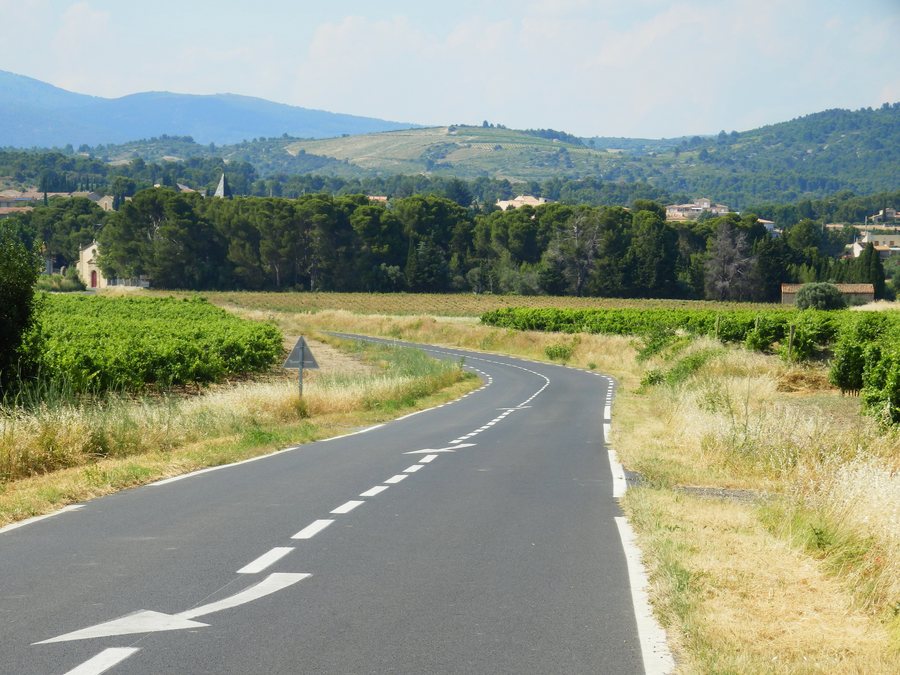 File:D12 close to La Livinière.jpg