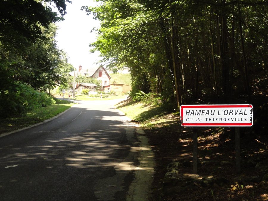 File:Thiergeville (Seine-Mar.) entrée hameau de l'Orval.jpg