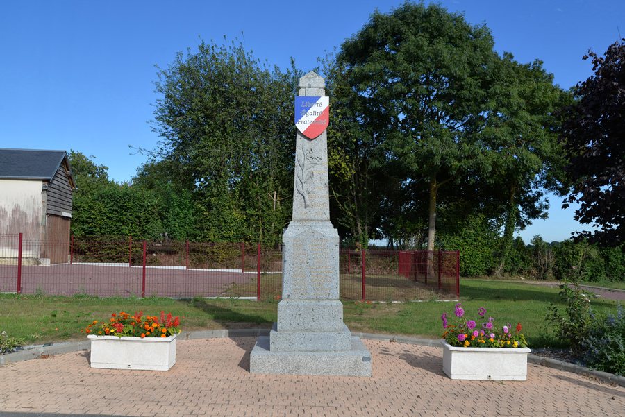 File:Monument aux morts de Goulet.jpg