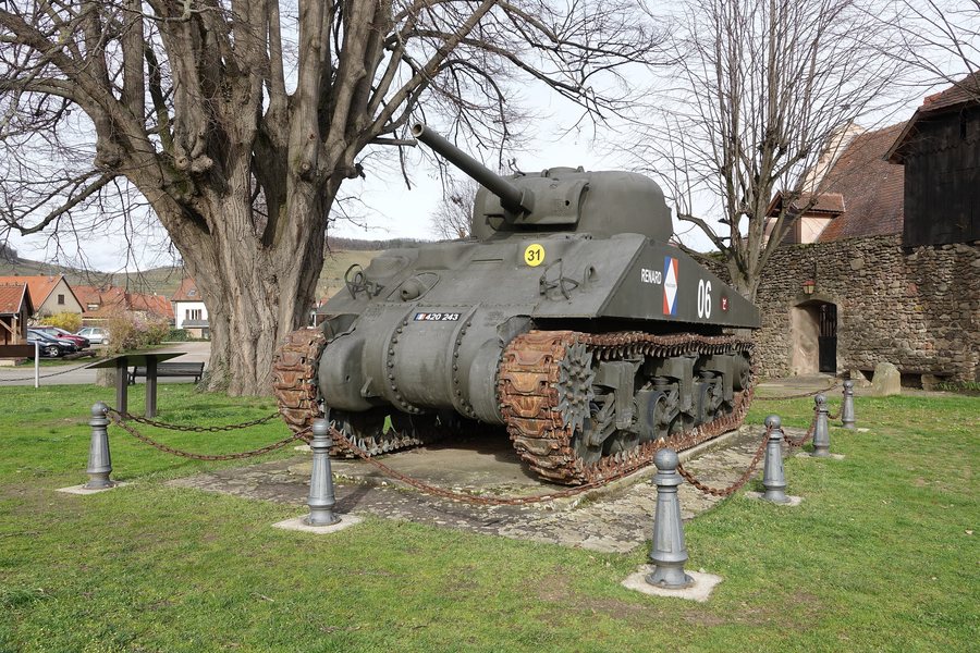 File:Char M4A4 Sherman (Kientzheim).jpg