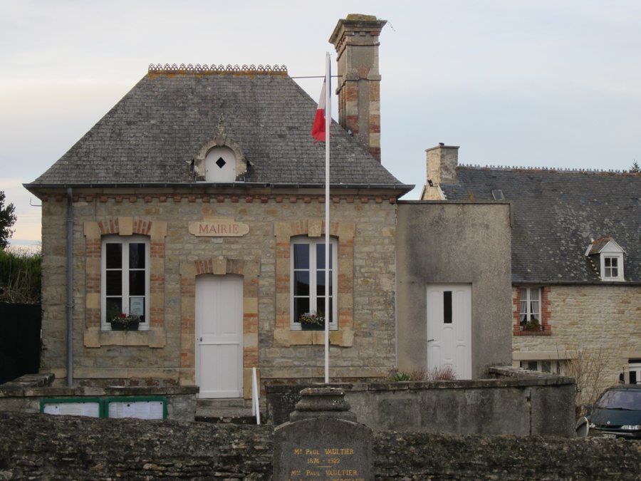 File:Saint-Martin-de-Varreville - Mairie.JPG