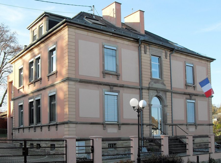 File:Zimmersheim, Mairie-école.jpg