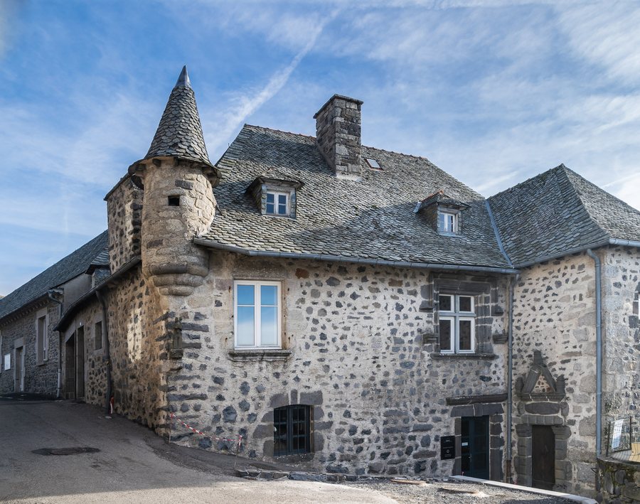 File:Former presbytery in Laguiole 01.jpg