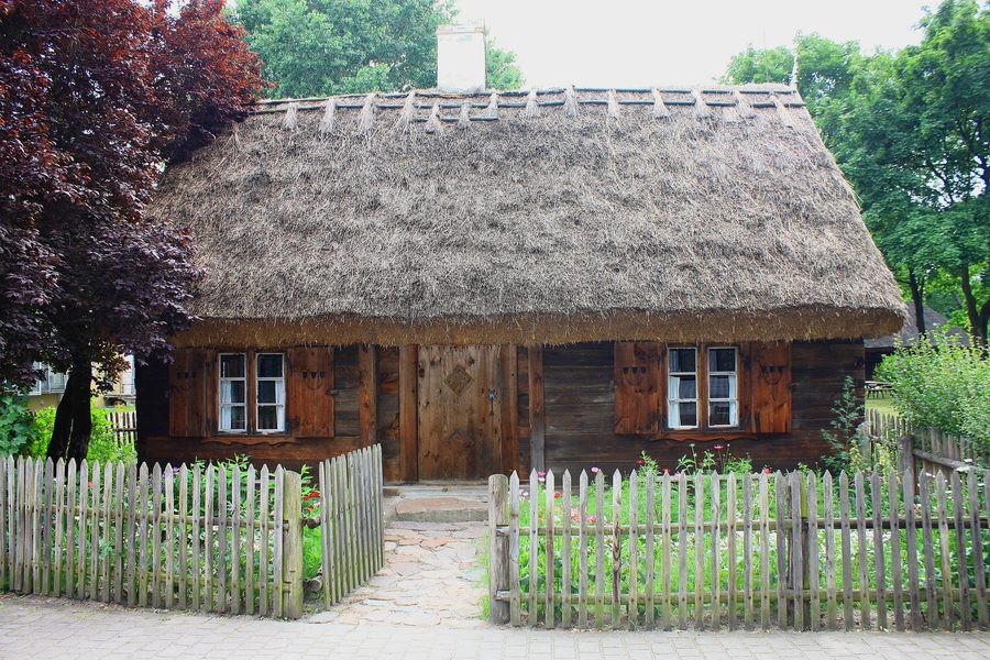 Casa tradizionale in legno di Skórzenno nel parco etnografico del Museo Etnografico di Toruń
