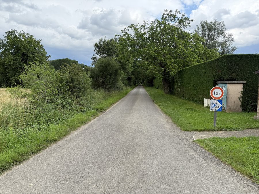 File:Chemin Narbonne - Davayé (FR71) - 2025-06-06 - 1.jpg