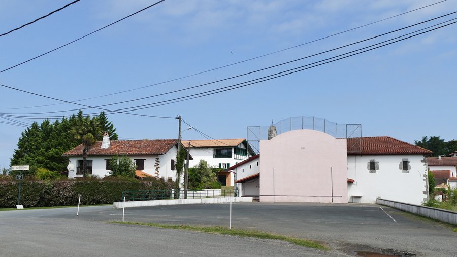 File:Hasparren - Quartier Elizaberri - 1.jpg