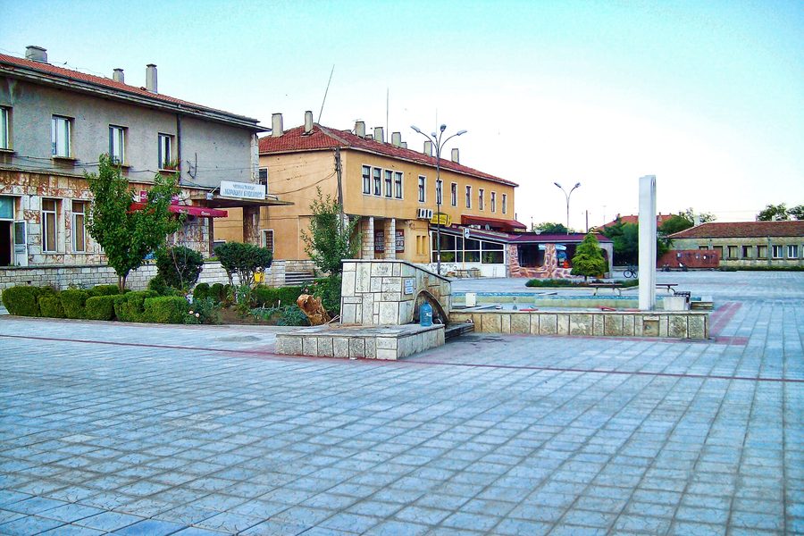 Piazza centrale di Balgarevo in Bulgaria
