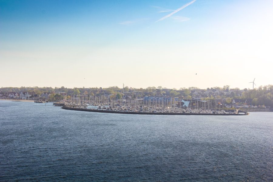 Porto di Laboe sulla baia di Kiel con barche