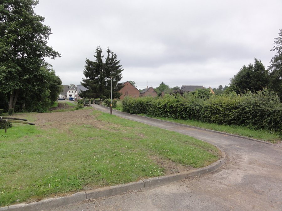 File:Sorbais (Aisne) Axe vert dans le village.JPG