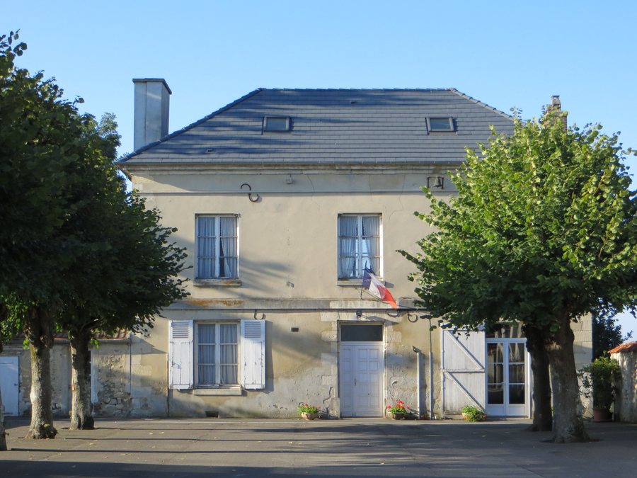 File:Cuvergnon - Mairie.jpg