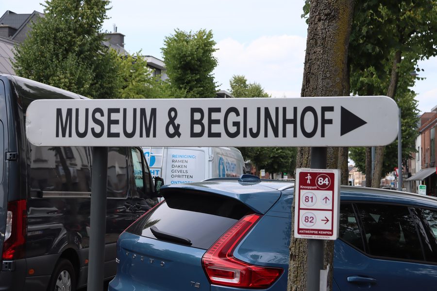 Historische Häuser im Beginenhof von Hoogstraten
