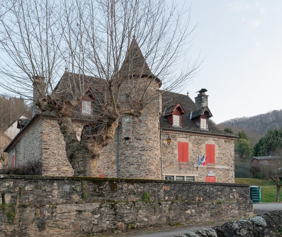 File:Town hall of Laval-de-Cere.jpg