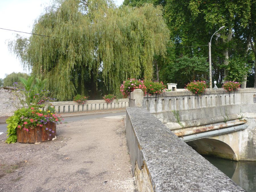 File:Mesves sur Loire - panoramio - lolo1258 (1).jpg
