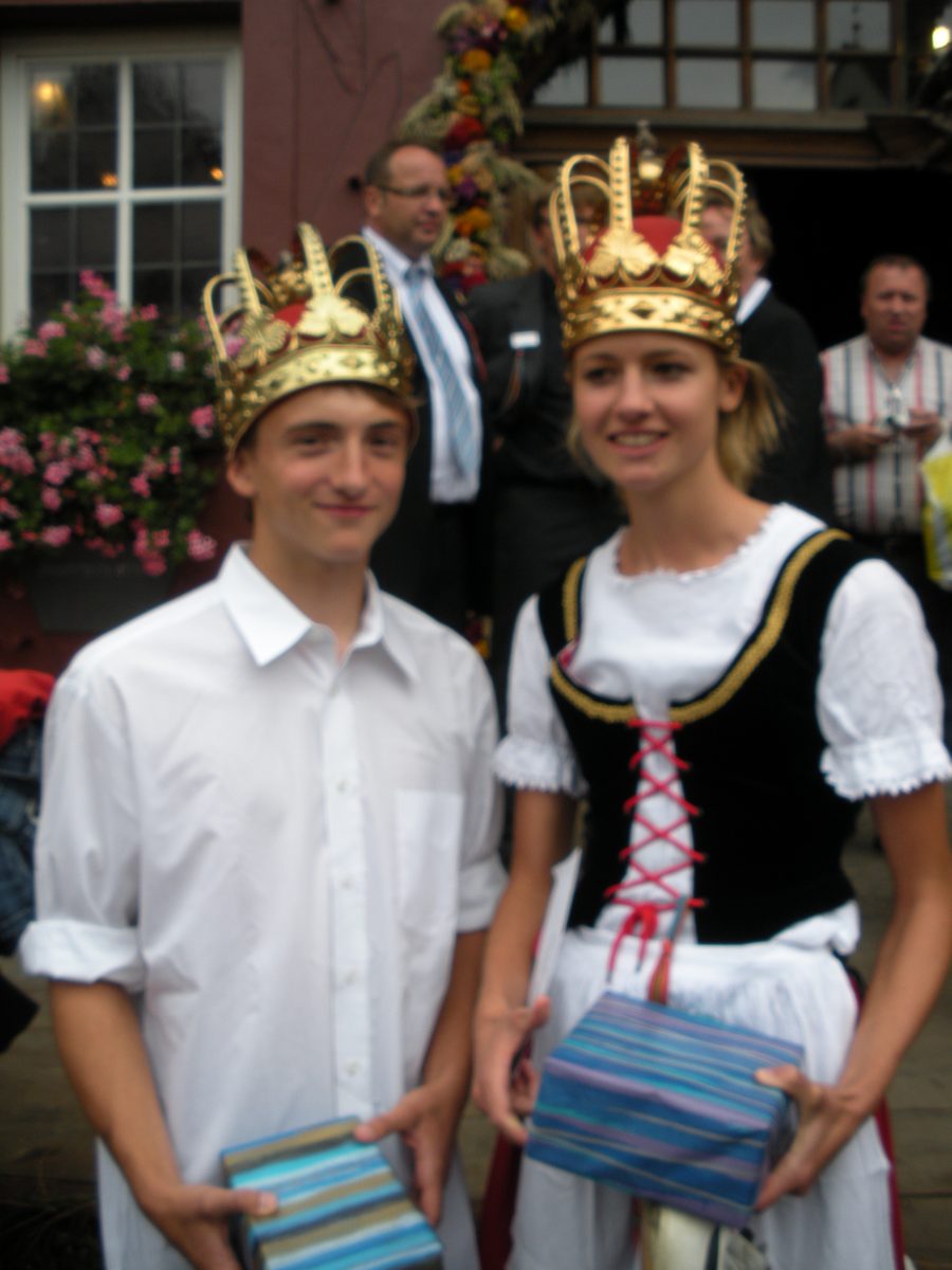 La coppia reale dei pastori durante lo Schäferlauf a Markgröningen nel 2008