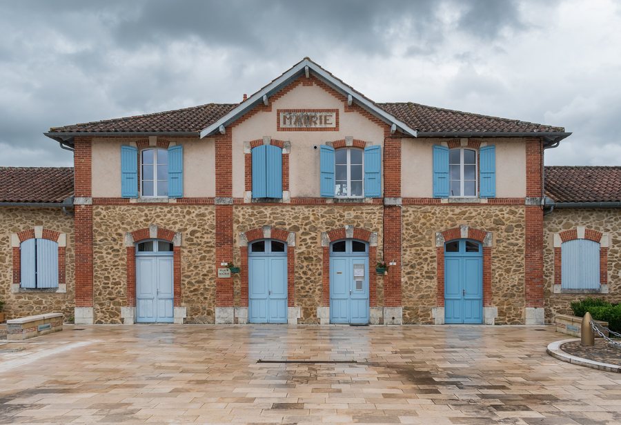 File:Town hall of Tillac Gers (2).jpg
