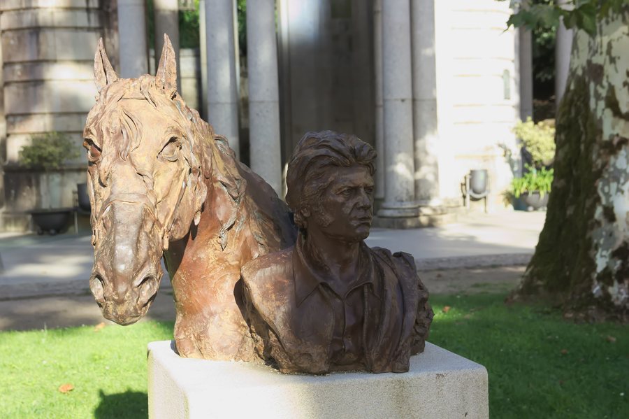 File:Mondariz-Balneario - Busto de Sancho Gracia - 01.jpg