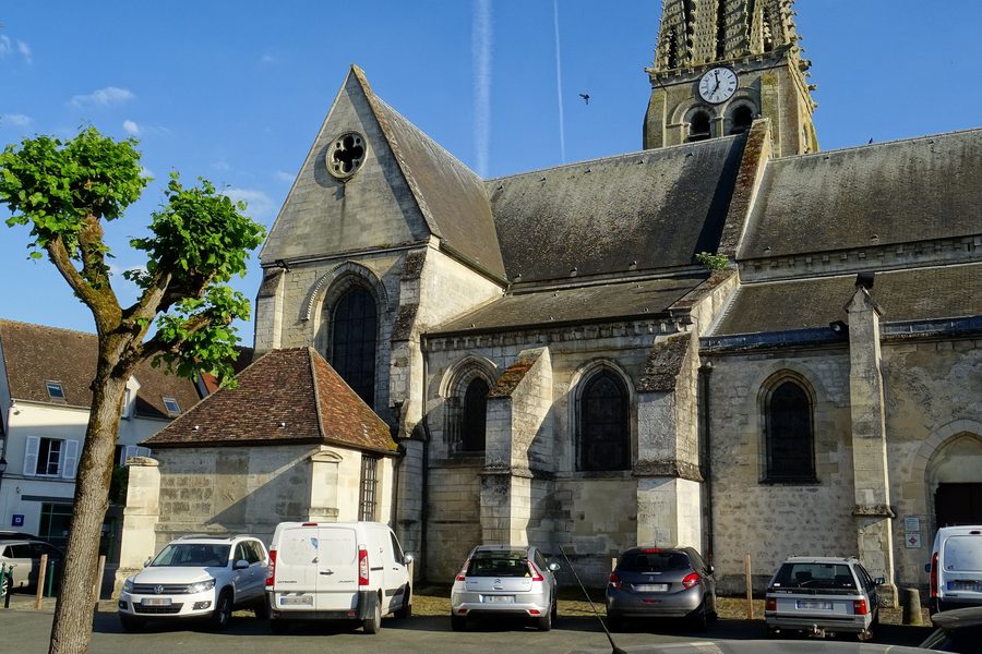 Coro e campanile della chiesa di Saint-Martin di Plailly, visti da nord