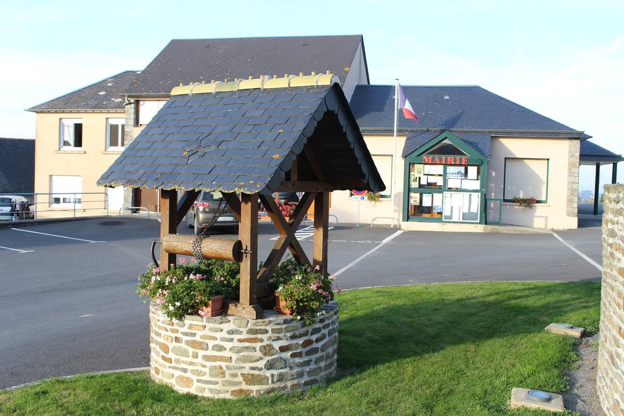 File:Huisnes-sur-Mer - Mairie.jpg