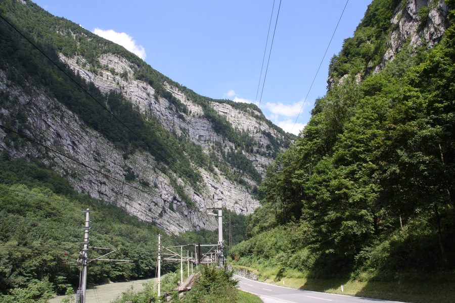 La gola Salzachöfen con strada e linea ferroviaria