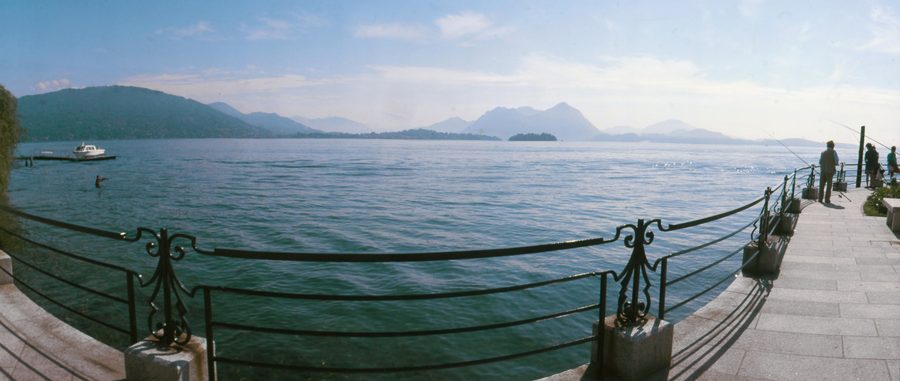 Uferlandschaft des Lago Maggiore bei Baveno in der Provinz Verbano-Cusio-Ossola