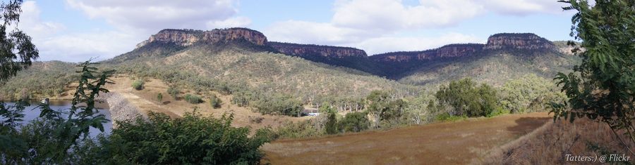 Panorama der Sandsteinklippen an der Cania-Talsperre nahe Cania Gorge
