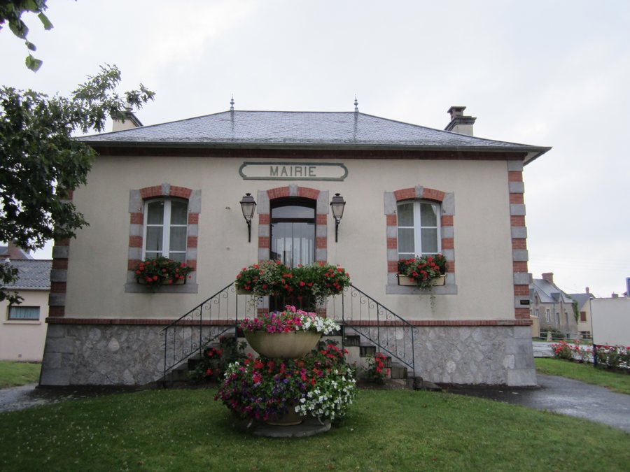 File:Bricqueville-sur-Mer - Mairie.JPG