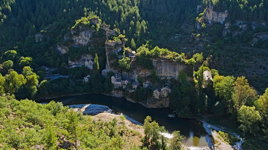 File:2018.09.22.-29-D907BIS bei Gorges du Tarn Causses--Sainte-Enimie.jpg