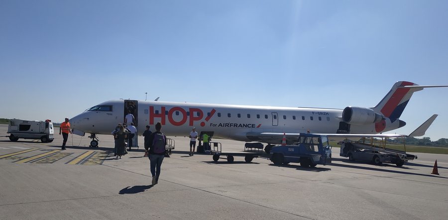 File:CRJ1000 Hop! Air France, Strasbourg-Entzheim.jpg