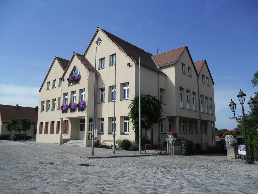Municipio sulla piazza del mercato di Roßtal