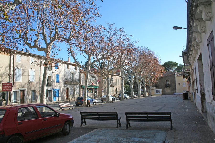 File:Pomerols promenade.jpg