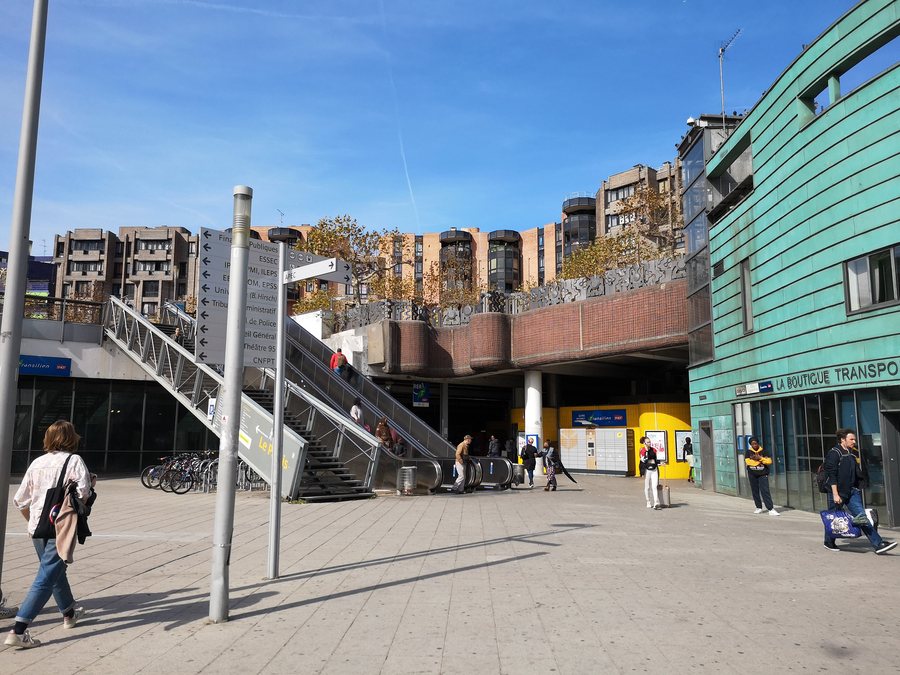 File:Gare Cergy Préfecture Cergy 1.jpg