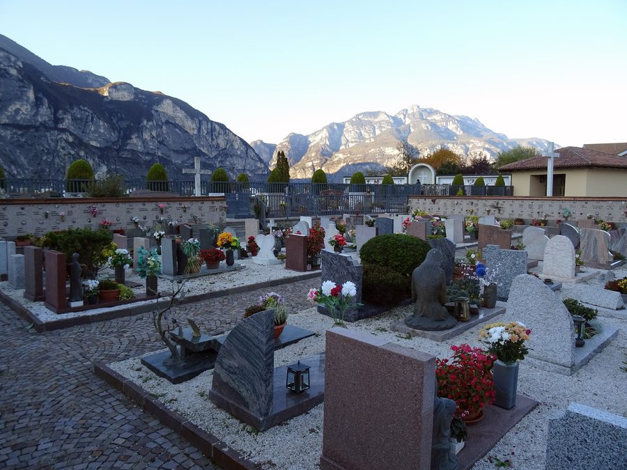 Friedhof von Nave San Rocco im Trentino