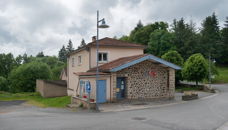 File:Town hall of Montredon Lot (1).jpg