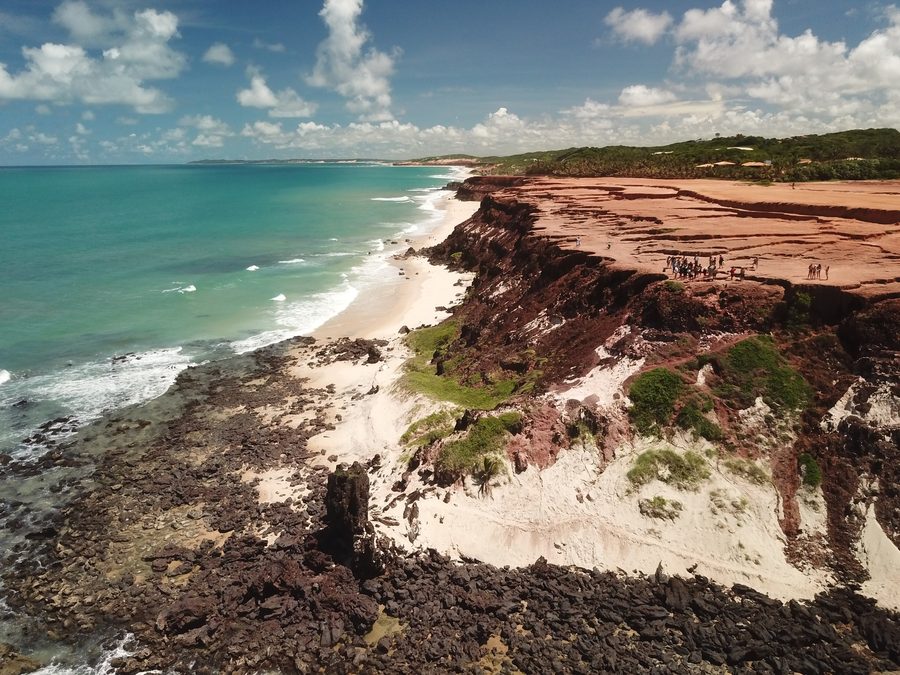 Scogliera caratteristica sulla Praia do Amor a Pipa