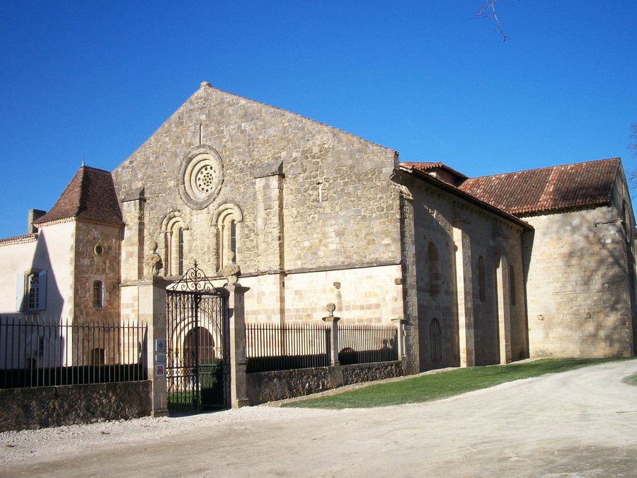 File:Iron gate of Flaran Abbey, Valence-sur-Baïse, Gers, France.JPG