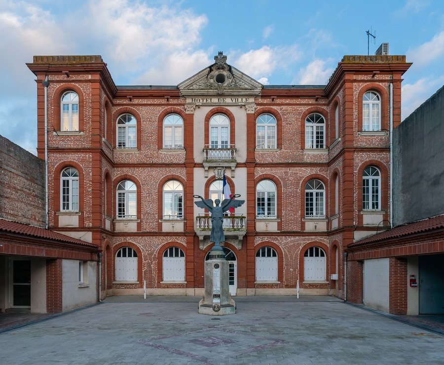 File:Town hall of Saverdun (2).jpg
