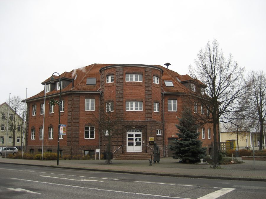 Gebäude der Amtsverwaltung Löcknitz-Penkun in Löcknitz aus südöstlicher Richtung