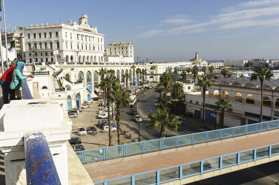 Lungomare di Algeri sul Mediterraneo