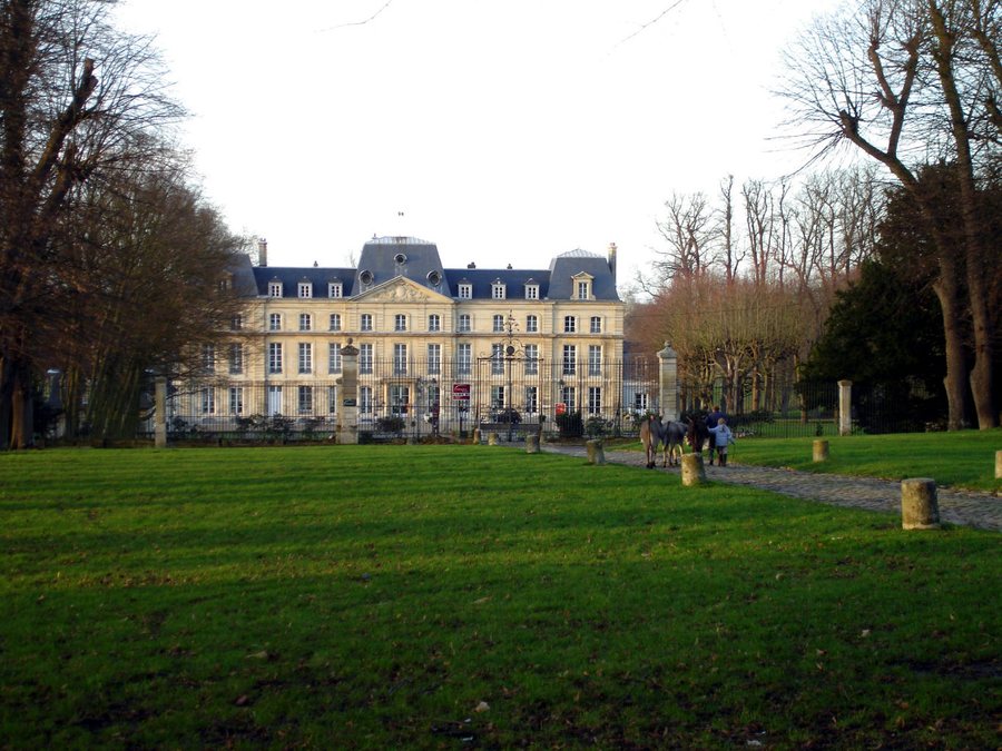 File:Nointel (Val-d'Oise) - Chateau 01.jpg