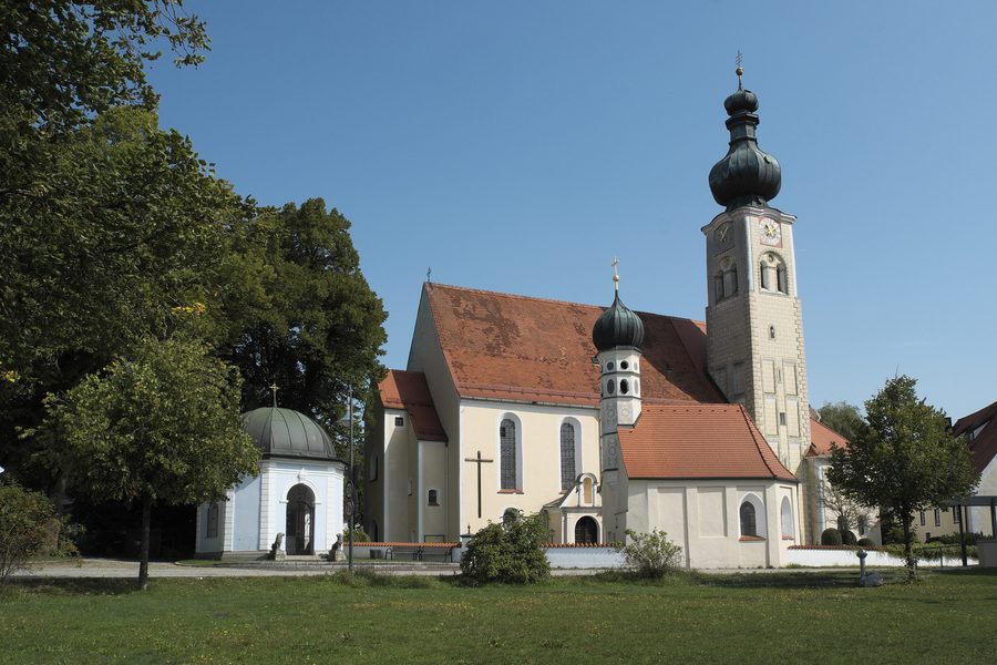 Wallfahrtskirche Mariä Himmelfahrt in Maria Thalheim, einem Gemeindeteil von Fraunberg