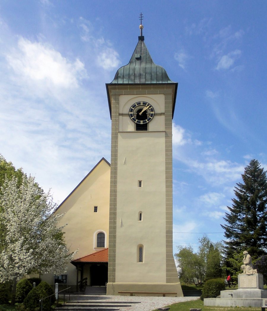 Ostseite der katholischen Kirche St. Blasius in Aasen